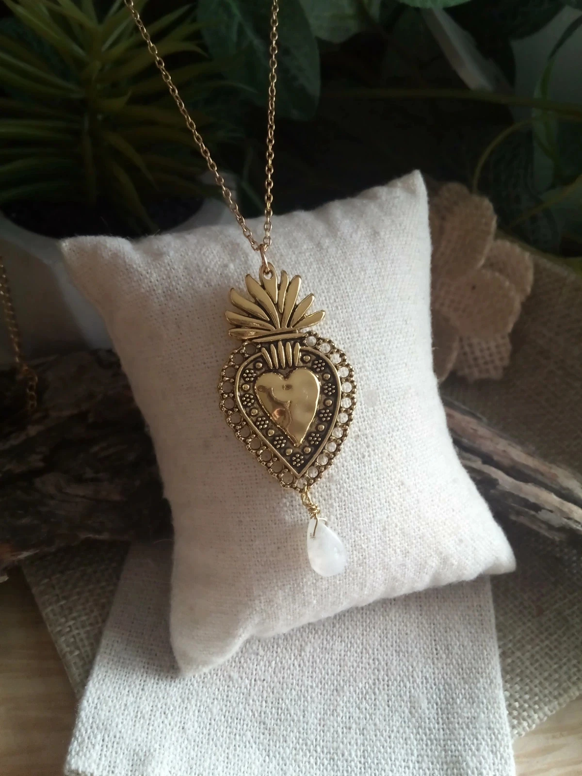 Sacred heart and moonstone necklace – photo 2